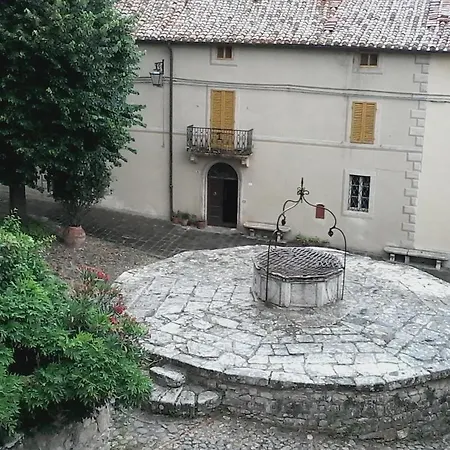 Cisterna Nel Borgo Maison d'hôtes 3*