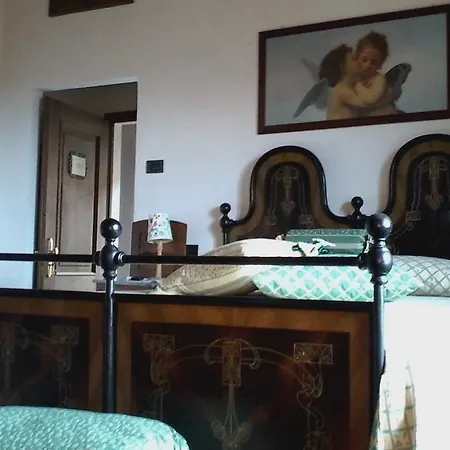 Cisterna Nel Borgo Maison d'hôtes 3*